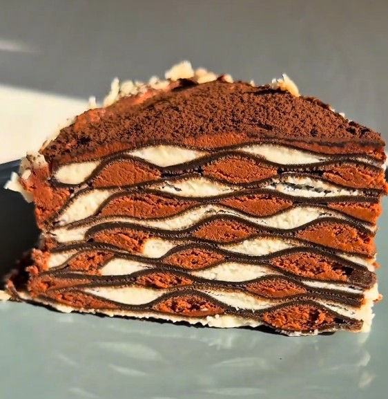 mozaik-gorunumlu-krep-pasta-tarifi